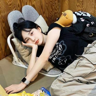 戴丝绸帽的男人